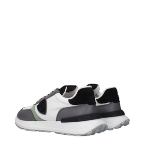 Weißer Stoff Sportliche Turnschuhe