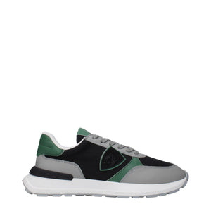 Schwarzer Stoff Sportliche Turnschuhe