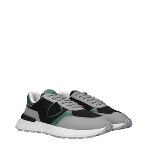 Schwarzer Stoff Sportliche Turnschuhe