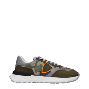 Chunky Sneakers aus grünem Stoff