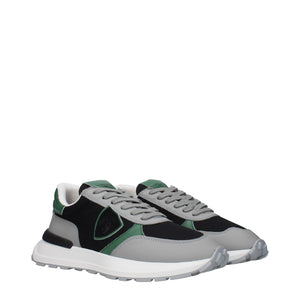 Schwarzer Stoff Sportliche Turnschuhe