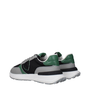 Schwarzer Stoff Sportliche Turnschuhe