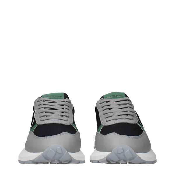 Schwarzer Stoff Sportliche Turnschuhe