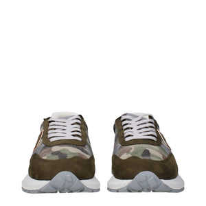 Chunky Sneakers aus grünem Stoff