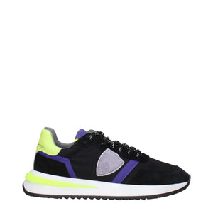 Schwarzer Stoff Sportliche Turnschuhe