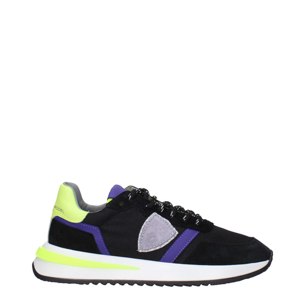 Schwarzer Stoff Sportliche Turnschuhe