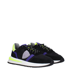 Schwarzer Stoff Sportliche Turnschuhe