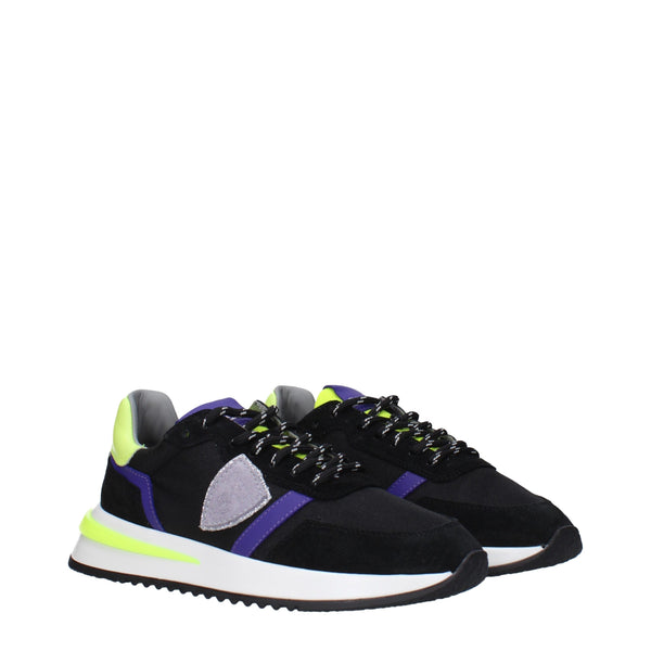 Schwarzer Stoff Sportliche Turnschuhe
