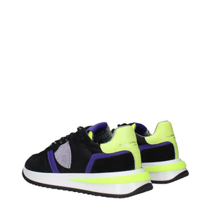 Schwarzer Stoff Sportliche Turnschuhe