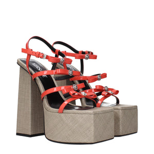 Sandalen mit Plateauabsatz aus orangefarbenem Leder