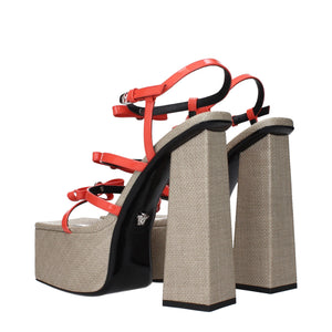 Sandalen mit Plateauabsatz aus orangefarbenem Leder