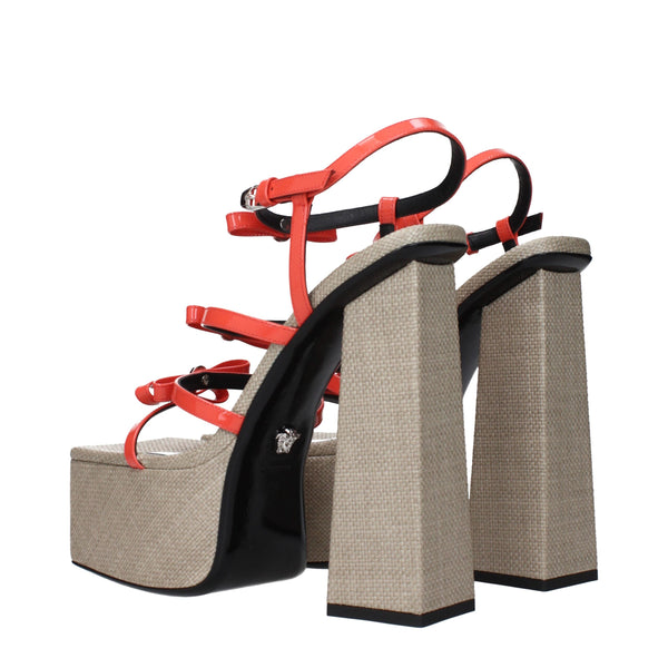 Sandalen mit Plateauabsatz aus orangefarbenem Leder