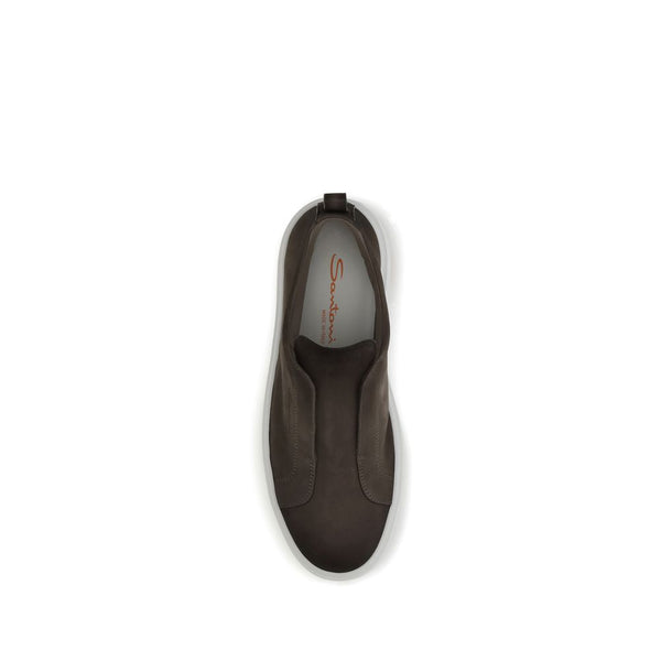 Braune Gummisneaker im Low-Top-Stil
