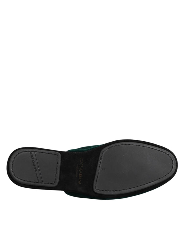 Grüner Samt Kreuz verschönert Pantoffeln Schuhe
