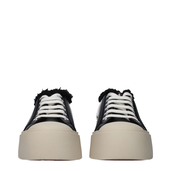 Chunky Sneakers aus schwarzem Leder