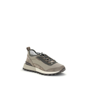 Braune Leder-Sneaker im sportlichen Stil