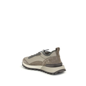 Braune Leder-Sneaker im sportlichen Stil
