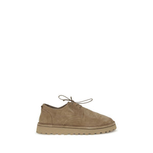 Beigefarbene Gummischuhe im Oxford- und Derby-Stil