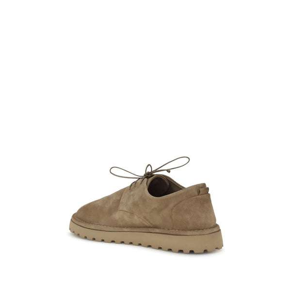 Beigefarbene Gummischuhe im Oxford- und Derby-Stil