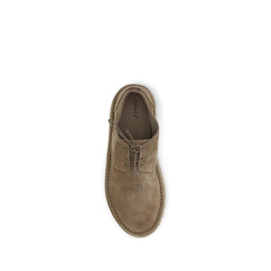 Beigefarbene Gummischuhe im Oxford- und Derby-Stil