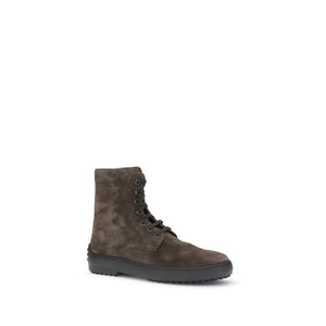 Braune Lederstiefel mit Schnürung