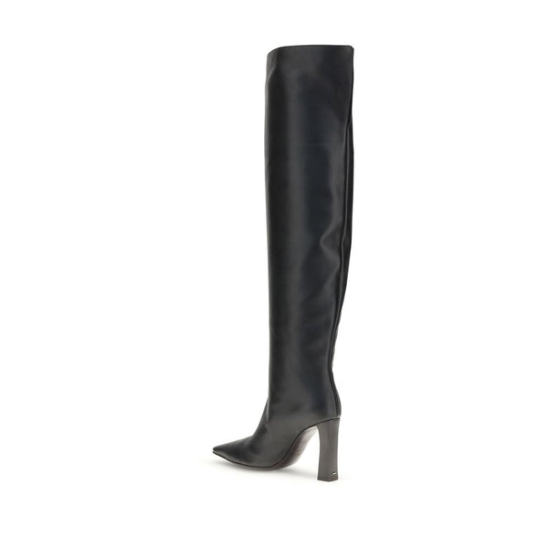 Schwarze Lederstiefel über dem Knie