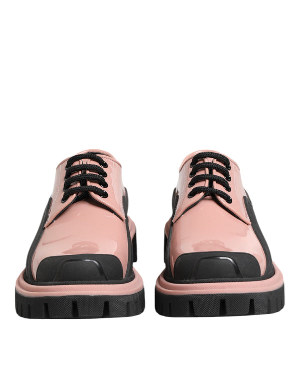Leichte puderrosa schwarze Leder Schnürschuhe