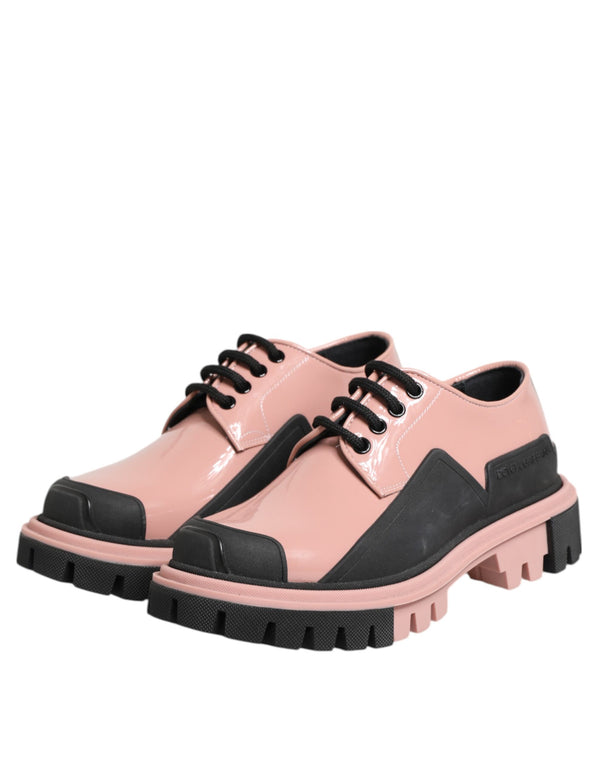 Leichte puderrosa schwarze Leder Schnürschuhe