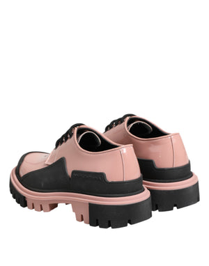 Leichte puderrosa schwarze Leder Schnürschuhe