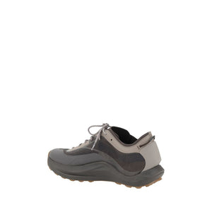Braune Polyester-Sportschuhe