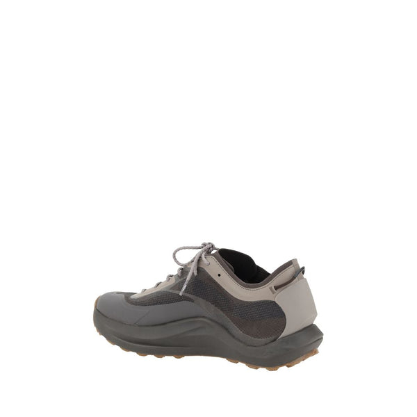Braune Polyester-Sportschuhe