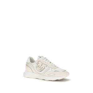 Weiße Baumwoll-Sportschuhe