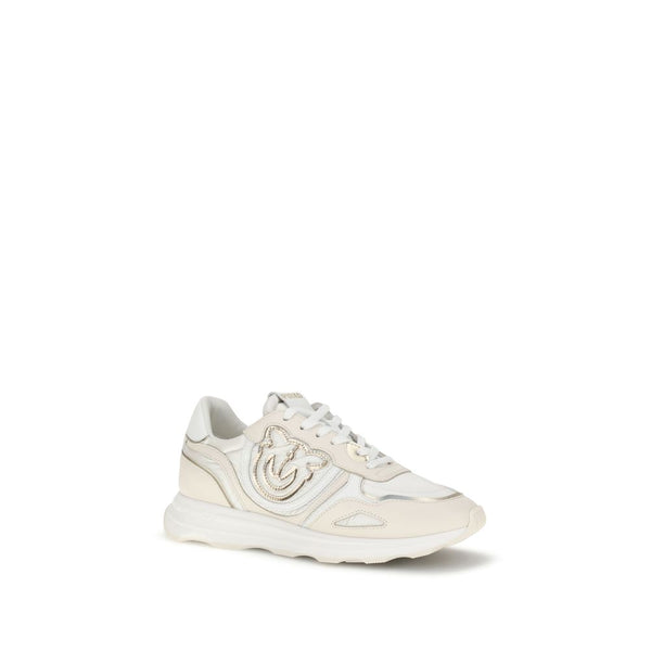Weiße Baumwoll-Sportschuhe