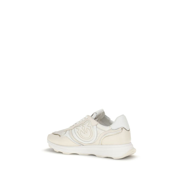 Weiße Baumwoll-Sportschuhe