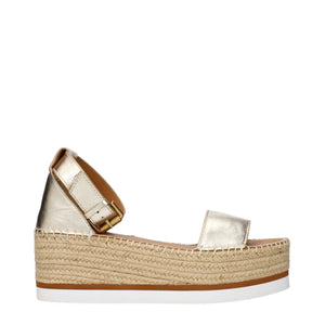 Goldene Leder-Keilsandalen