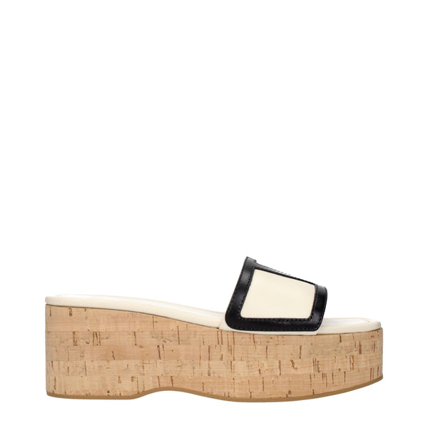 Beigefarbene Leder-Keilsandalen