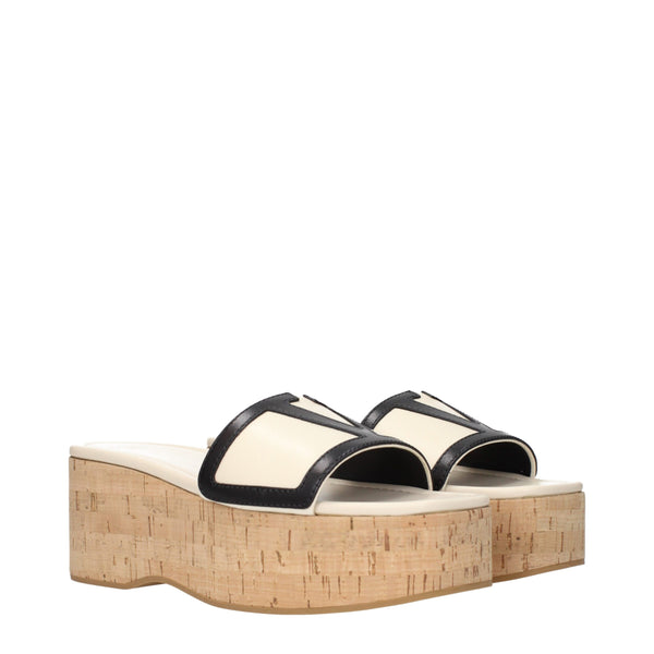 Beigefarbene Leder-Keilsandalen