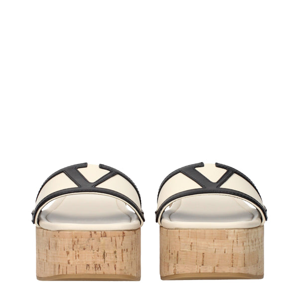 Beigefarbene Leder-Keilsandalen
