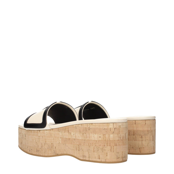 Beigefarbene Leder-Keilsandalen