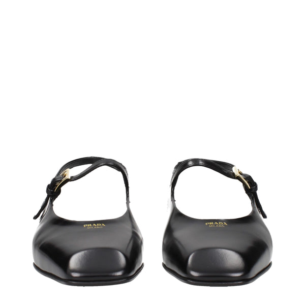 Schwarze Leder-Flachsandalen