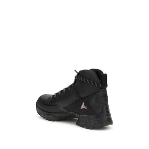 Schwarze Leder-Schnürstiefel