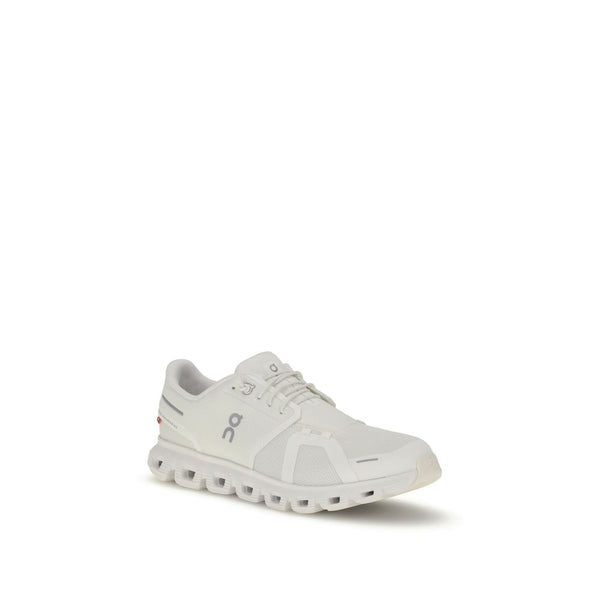 Weiße Sneakers aus recyceltem Polyester
