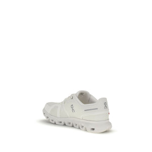 Weiße Sneakers aus recyceltem Polyester