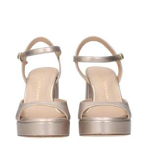 Beigefarbene Leder-Plateau-Sandalen