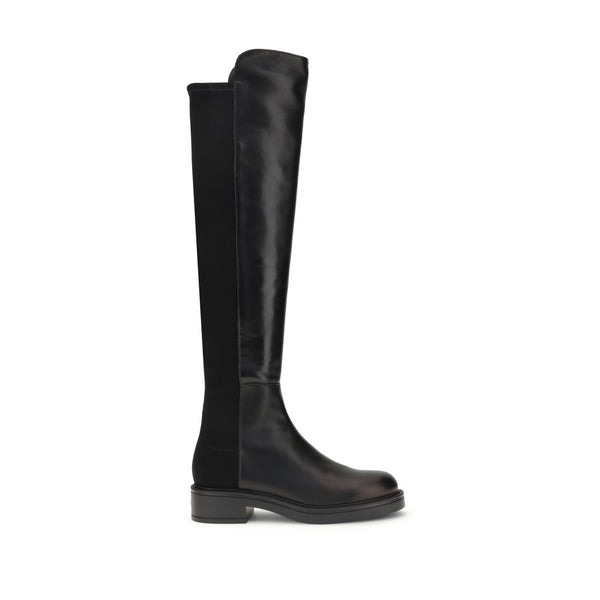 Schwarze Lederstiefel über dem Knie