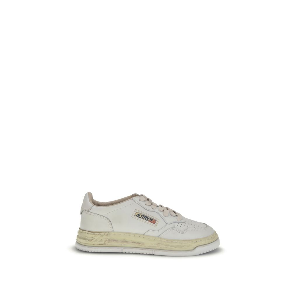 Weiße Leder-Sportschuhe