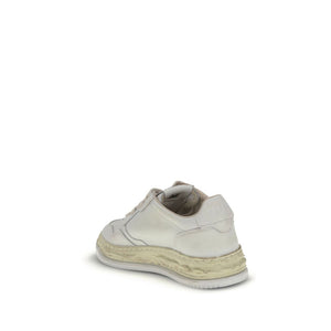 Weiße Leder-Sportschuhe