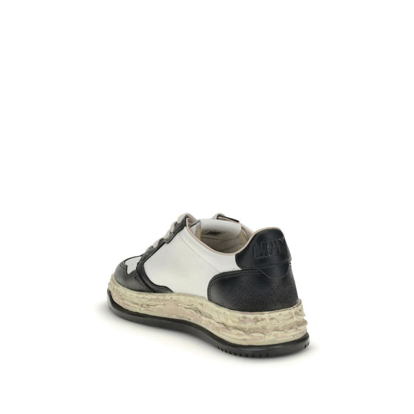 Schwarze Leder-Sportschuhe