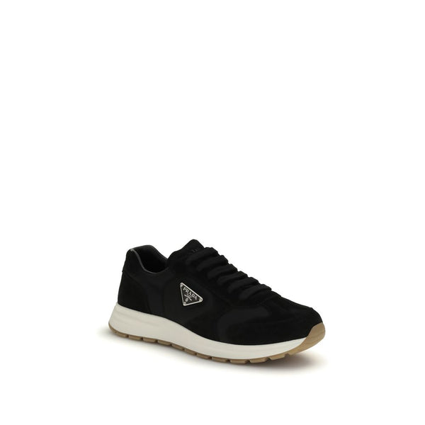Schwarze Sportschuhe aus recyceltem Polyamid