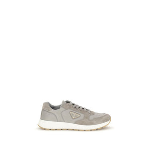 Graue Sportschuhe aus recyceltem Polyamid